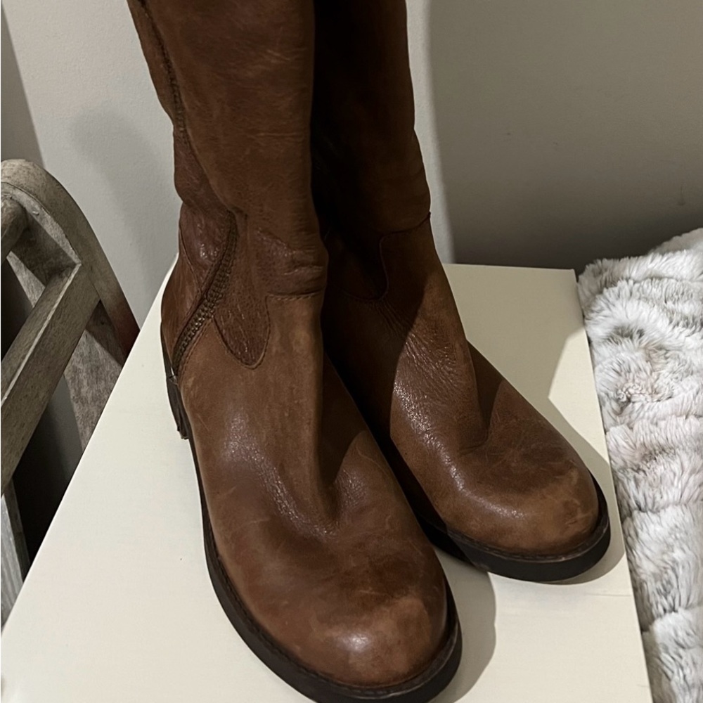 Lucky Brand riding boots size 6. Brown leather